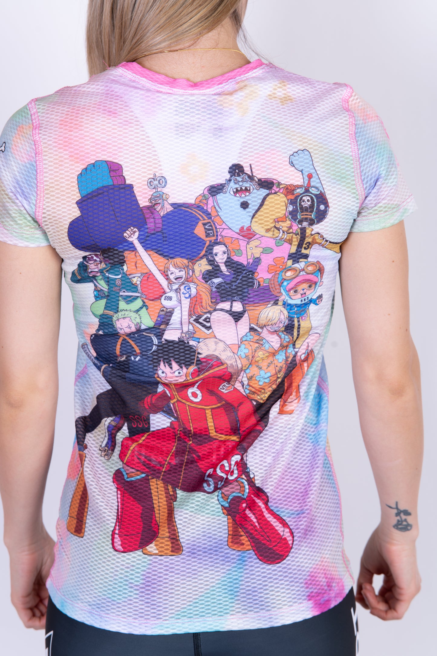 T-shirt de manga curta para mulher - One piece egghead luffy and the crew pink