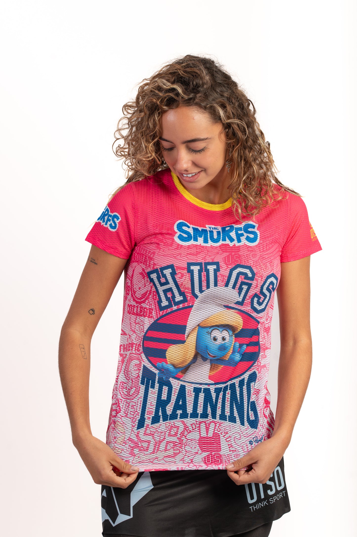 Camiseta manga curta mulher - Smurfs Abraços