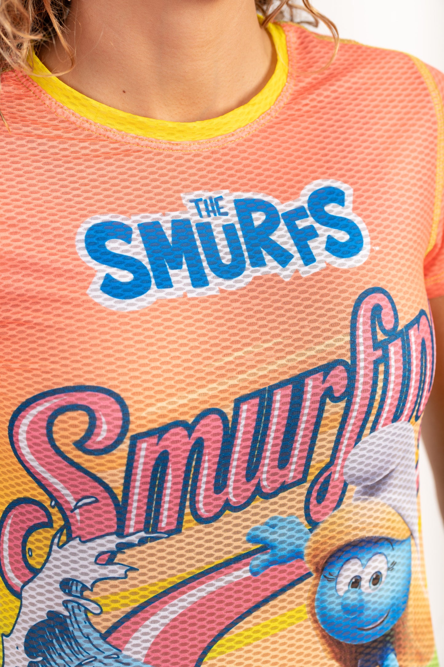 Camiseta feminina de manga curta Smurf Smurfing