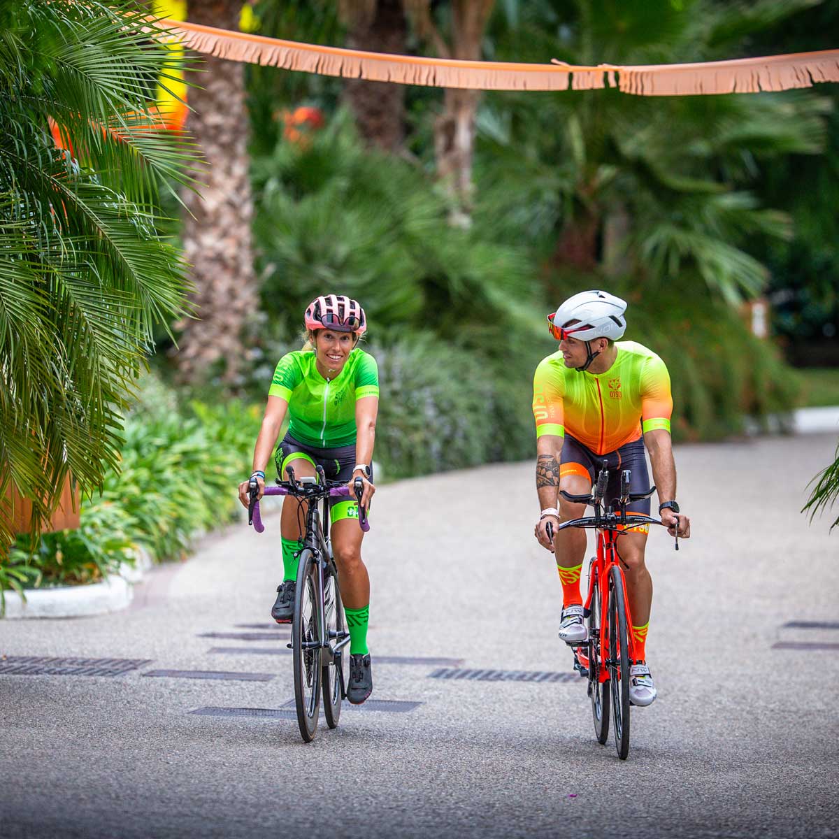 Pantaloncini da ciclismo da donna - Fluo Orange (Outlet)
